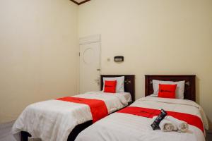 Postel nebo postele na pokoji v ubytování RedDoorz @ Hotel Citra Indah