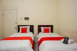 Postel nebo postele na pokoji v ubytování RedDoorz @ Hotel Citra Indah