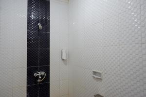 Koupelna v ubytování RedDoorz @ Hotel Citra Indah