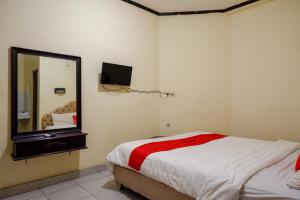 Postel nebo postele na pokoji v ubytování RedDoorz @ Hotel Citra Indah