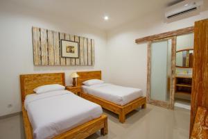 Bali Komang Guest House Sanur客房内的一张或多张床位