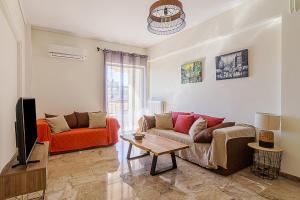 Posedenie v ubytovaní Two Bedroom Apartment in Chalandri with Balcony