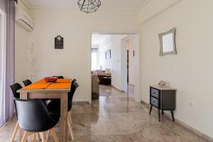 Fotografia z galérie ubytovania Two Bedroom Apartment in Chalandri with Balcony v Aténach