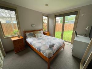 Postel nebo postele na pokoji v ubytování Private and Perfect for Families, Rotorua Escape