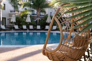 Bazén v ubytování Okeanis Golden Resort nebo v jeho okolí