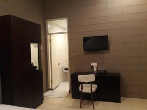 TV a/nebo společenská místnost v ubytování Alsalam Syariah Guesthouse