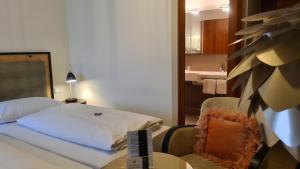 Postel nebo postele na pokoji v ubytování Hotel Lechnerhof Unterföhring