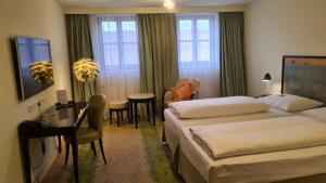 Postel nebo postele na pokoji v ubytování Hotel Lechnerhof Unterföhring