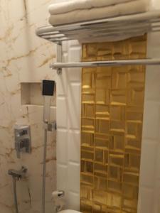 Koupelna v ubytování Alsalam Syariah Guesthouse + 37 fotografií