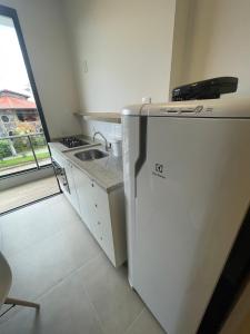 A cozinha ou cozinha compacta de Village dos Gerânios