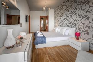 A bed or beds in a room at Astarte Villas - Istar Villa with Tennis Court
