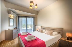 A bed or beds in a room at Astarte Villas - Istar Villa with Tennis Court Még 37 kép