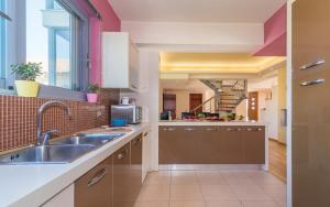 A kitchen or kitchenette at Astarte Villas - Istar Villa with Tennis Court