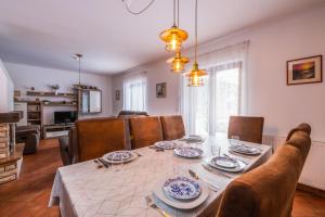 Posezení v ubytování Holiday Home Tisa + 26 fotografií