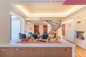Kép Astarte Villas - Istar Villa with Tennis Court szállásáról Maherádóban a galériában