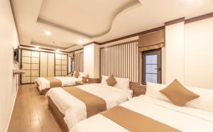 Postel nebo postele na pokoji v ubytování Khai Ngoc Hotel Da Lat City
