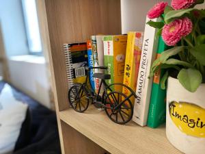 Knihovna v hostelu