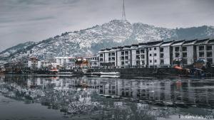 Imagen de la galería de Dal Lake Heritage Houseboat New Manila, en Srinagar