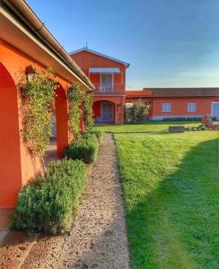 A garden outside Agriturismo Piani Della Marina