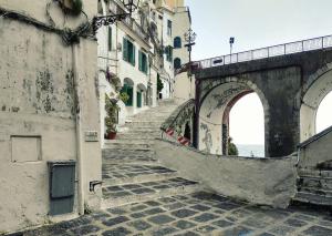 a group of stairs leading up to a bridge at Lo scorcio del Borgo in Atrani