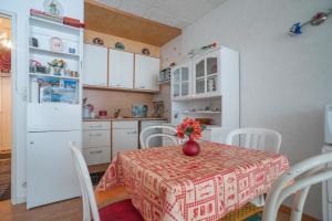 Zonă de luat masa în acest apartament