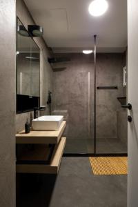 Koupelna v ubytování Designer Apartments in New Town by Prague Days