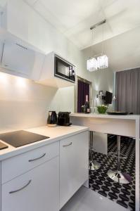 
A kitchen or kitchenette at Apartamenty Vola Residence
