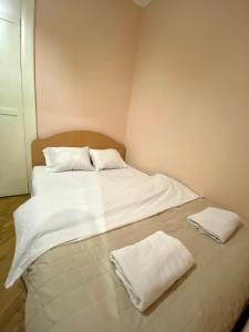 Кровать или кровати в номере Квартира біля залізничного вокзалу вулиця Залізнична 10 до 5 гостей