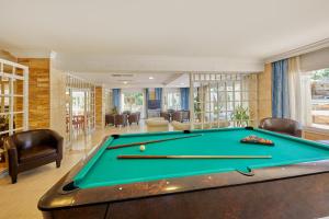 a billiard room with a pool table in a house at Apartamentos Ben-Hur in Playa de Palma