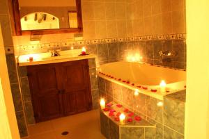 a bathroom with a tub with candles in it at HOTEL AQUA VITAE in Villa de Leyva