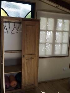 a cupboard in a room with a window at Cabaña entre Arboles in San Carlos de Bariloche