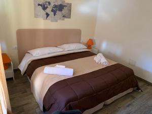 a bedroom with a large bed with towels on it at BONORUM De Spuches in Palermo