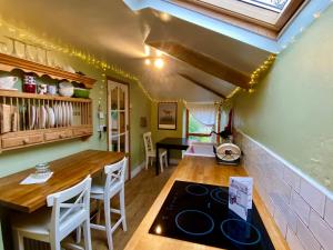 Nhà bếp/bếp nhỏ tại Cosy Cottage in Durham City