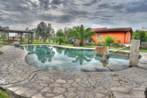 Der Swimmingpool an oder in der Nähe von Casa Daniele