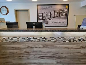 Vstupní hala nebo recepce v ubytování Super 8 by Wyndham Three Hills AB + 34 fotografií