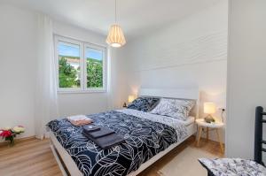 Posteľ alebo postele v izbe v ubytovaní Apartments in Dramalj 39504