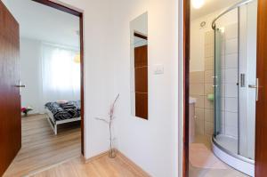 Kúpeľňa v ubytovaní Apartments in Dramalj 39504 + 37 fotografií
