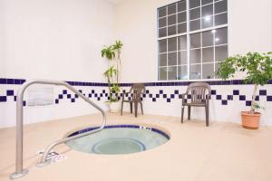 SureStay Hotel by Best Western North Myrtle Beach的一间浴室