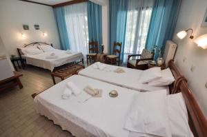 A bed or beds in a room at Vlachogiannis Hotel