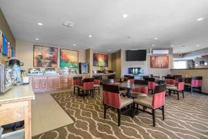 a restaurant with tables and chairs and a bar at Comfort Inn Apalachin - Binghamton W Route 17 in Apalachin