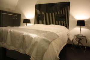 A bed or beds in a room at Los Balcones del Arte