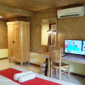 TV in/ali zabaviščno središče v nastanitvi Kali Catur Resort
