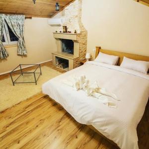 En eller flere senge i et værelse på Dolce Casa Boutique Hotel