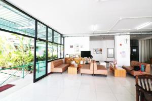 TV a/nebo společenská místnost v ubytování Eden Garden Resort