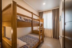 a bedroom with two bunk beds in a room at Villa Aquamarin Buhaz in Zatoka