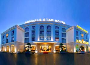 Afbeelding uit fotogalerij van Sandals Star Hotel in Ðưc Trọng