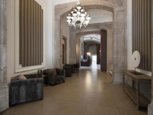 
The lobby or reception area at Catalonia Portal de l'Angel

