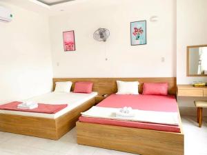 Postel nebo postele na pokoji v ubytování Nhà Nghỉ LÂM ANH + 33 fotografií