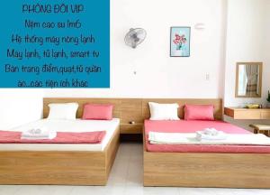 Postel nebo postele na pokoji v ubytování Nhà Nghỉ LÂM ANH