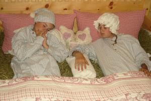 two people in pajamas laying in bed at Leebhof in Patergassen